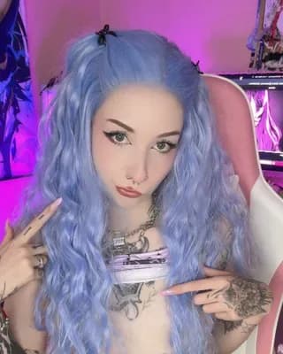 ♀️ Seductive Manga Worshiper