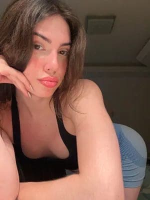 Emily 18 yr old Hung Tgirl